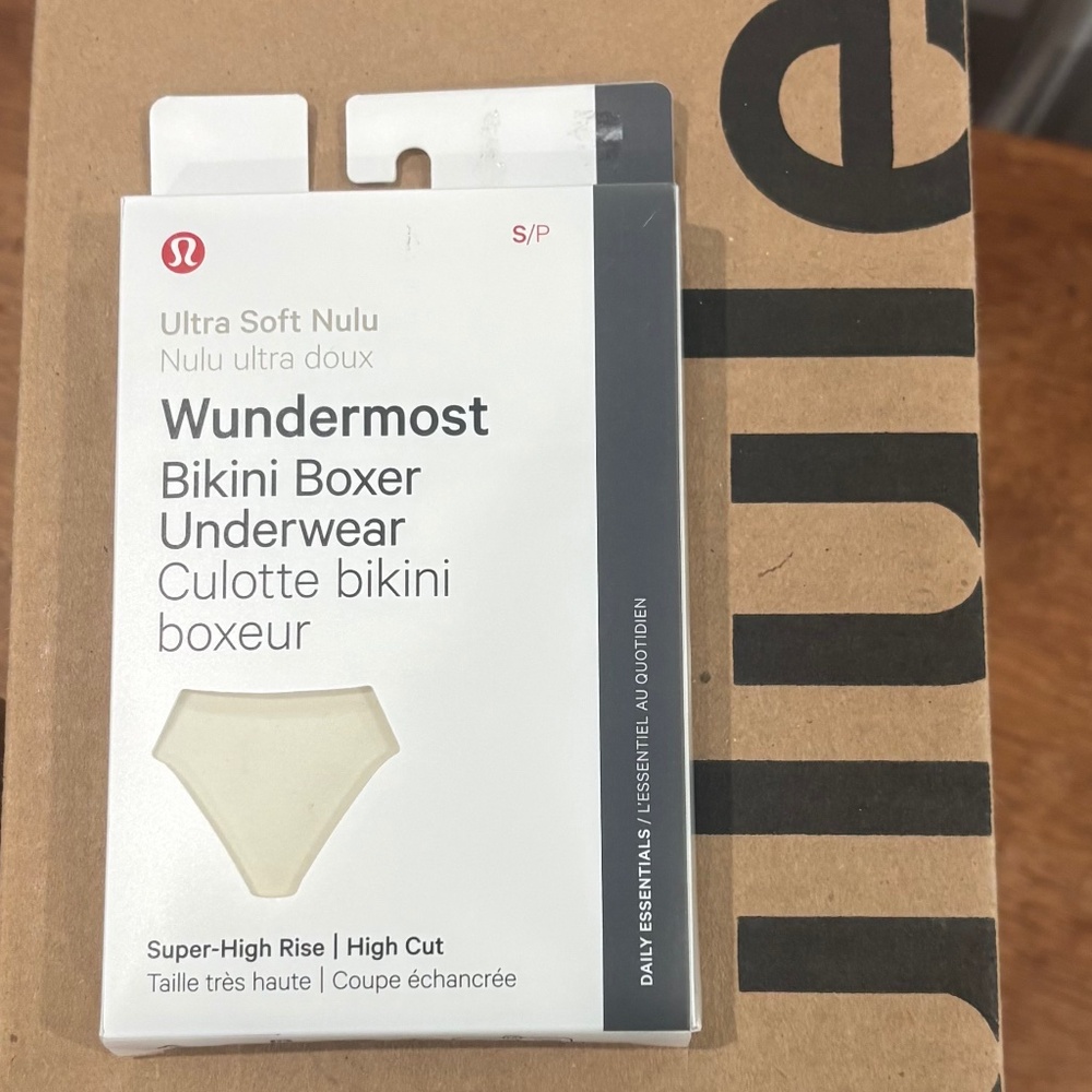 Lululemon Wundetmost bikini box or underwear Nulu soft